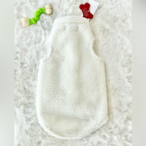 🐶New with tags Fleece DOG JACKET IVORY SNAP CLOSURE Size Medium - Picture 3 of 3